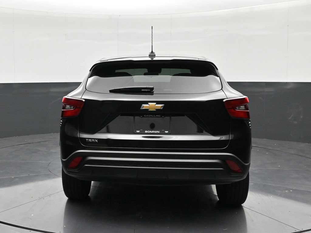 Used 2025 Chevrolet Trax LS FWD image 4
