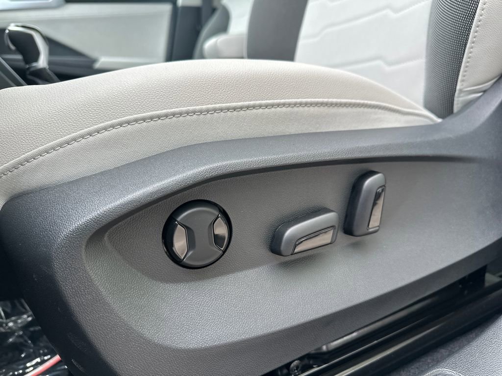 New 2026 Volkswagen Taos SE AWD/4WD image 9