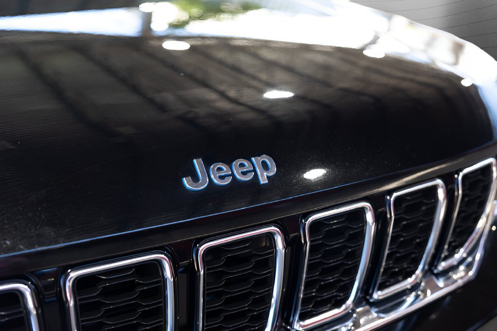 Used 2023 Jeep Grand Cherokee 4WD 4xe image 14