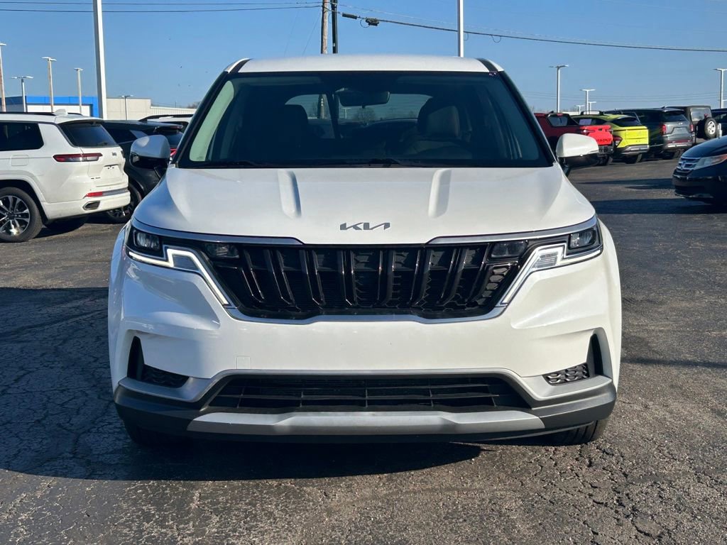 Certified 2023 Kia Carnival LX image 2