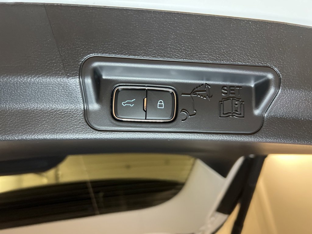 New 2025 Ford Explorer Active w/ Active Comfort Package image 32