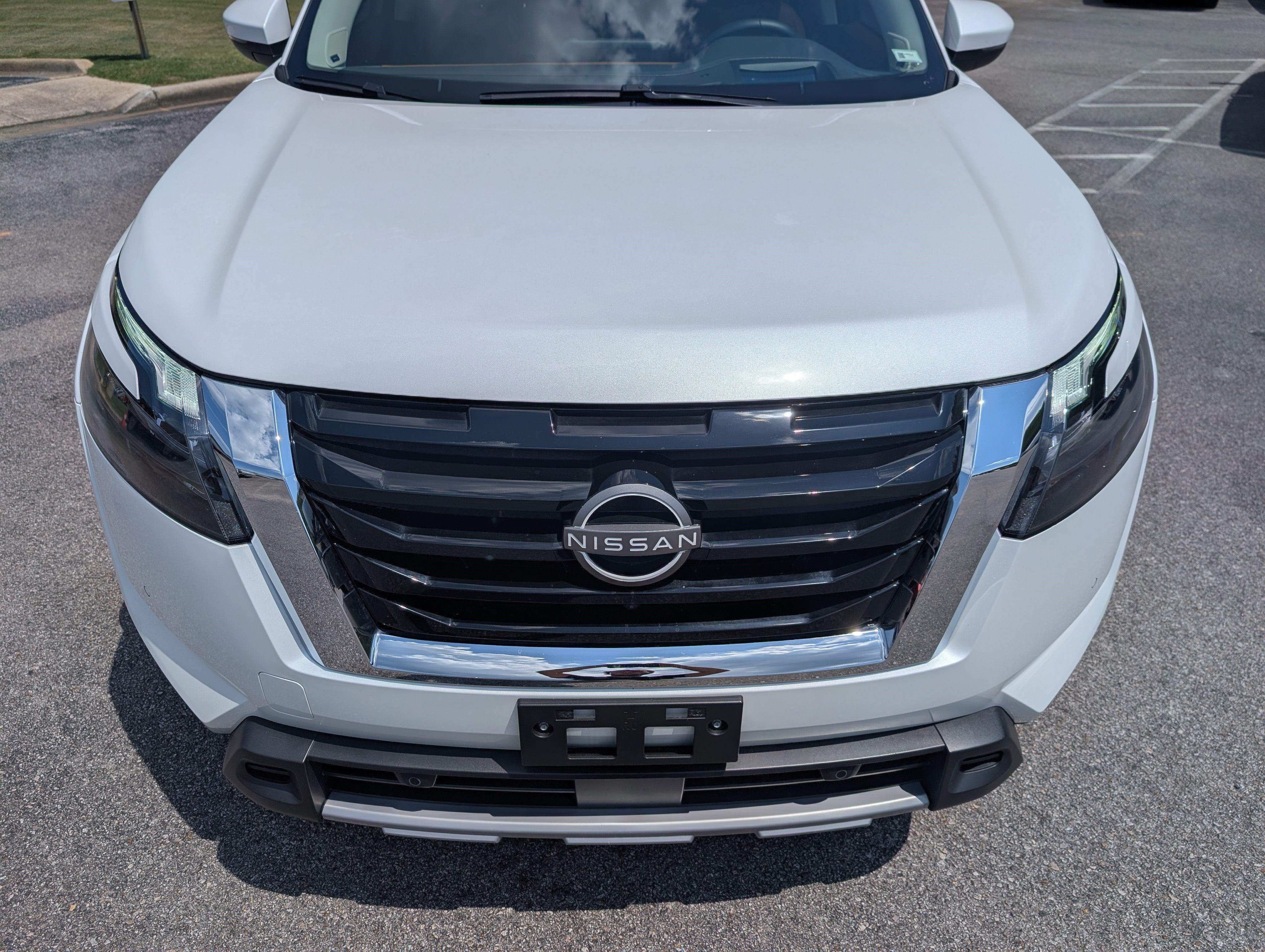 Used 2025 Nissan Pathfinder Platinum w/ Cargo Package FWD image 12
