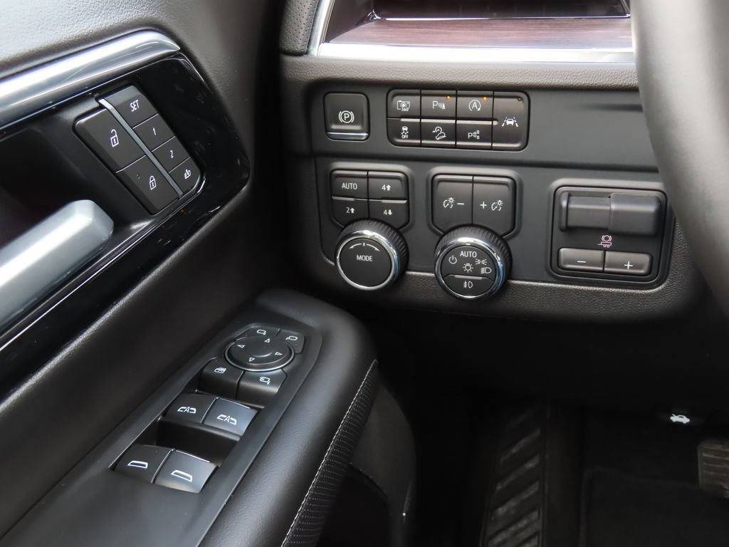 Certified 2025 Chevrolet Tahoe Premier w/ Sun And Tow Package AWD/4WD image 12