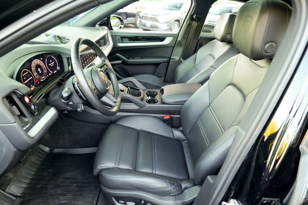 Used 2024 Porsche Cayenne Coupe AWD/4WD image 22