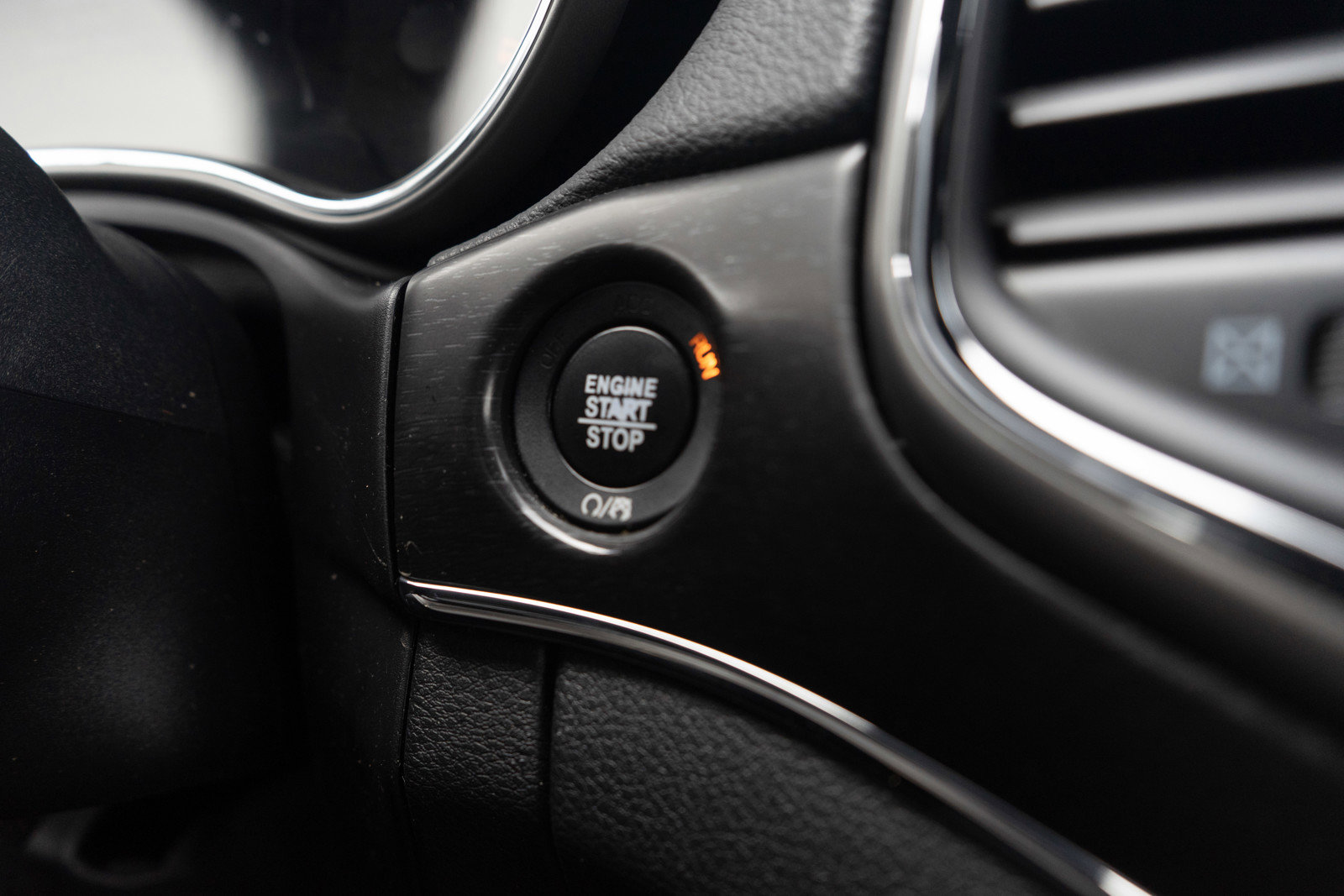 Used 2018 Jeep Grand Cherokee Limited w/ Trailer Tow Group IV image 22