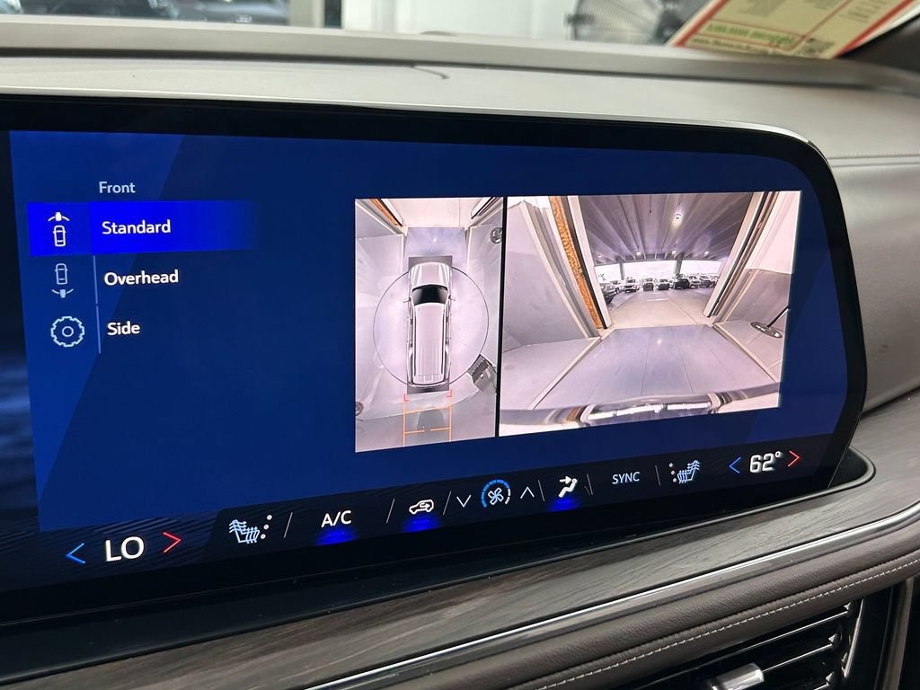 Used 2025 Chevrolet Suburban LT RWD image 17