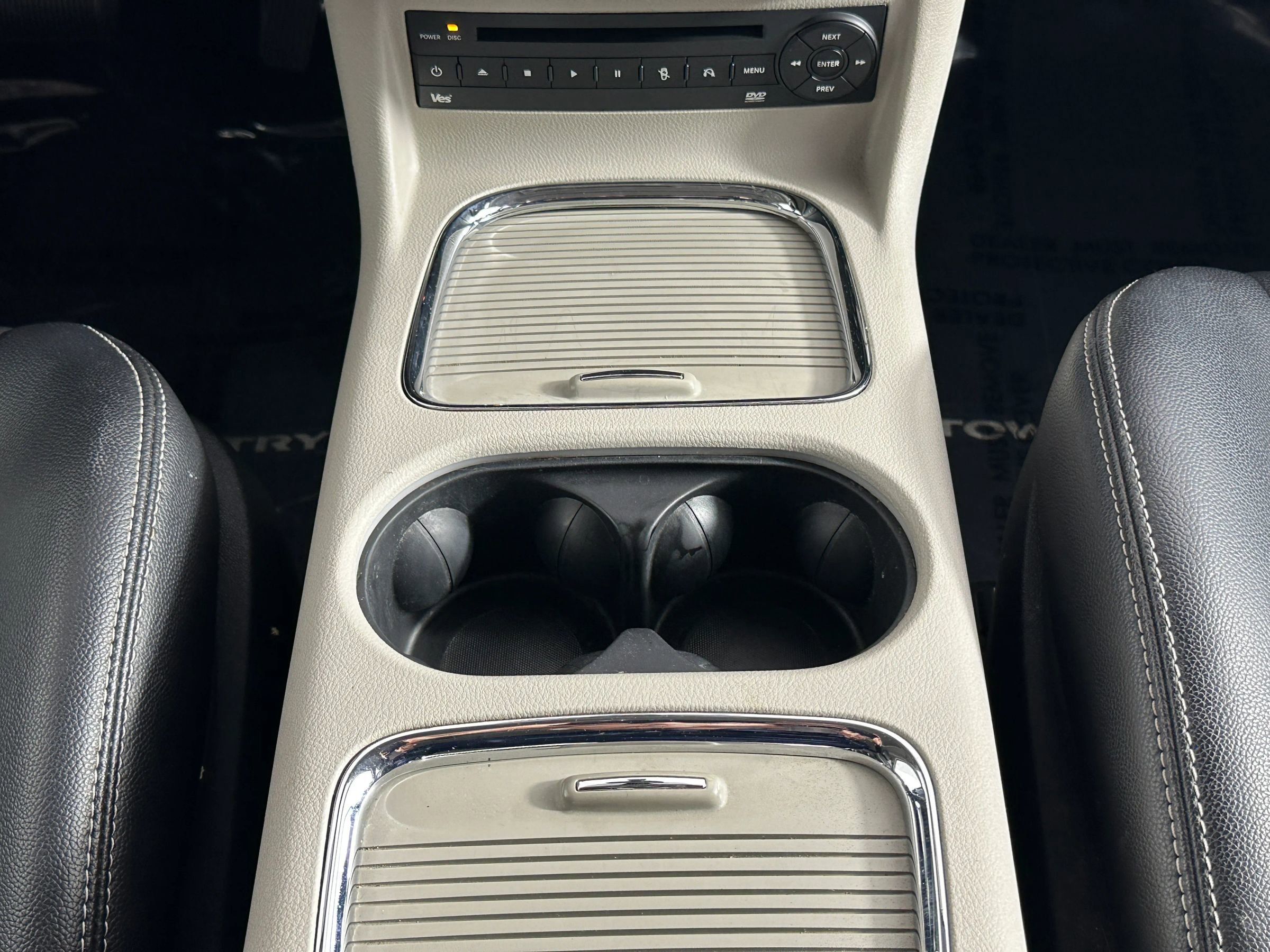 Used 2012 Chrysler Town & Country Touring-L w/ Premium Group FWD image 39