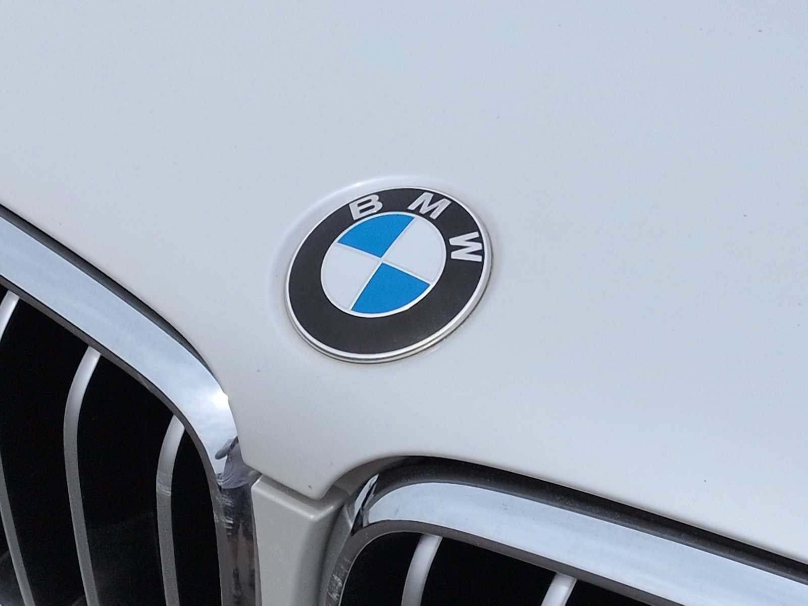 Used 2019 BMW X6 xDrive50i w/ M Sport Package AWD/4WD image 12