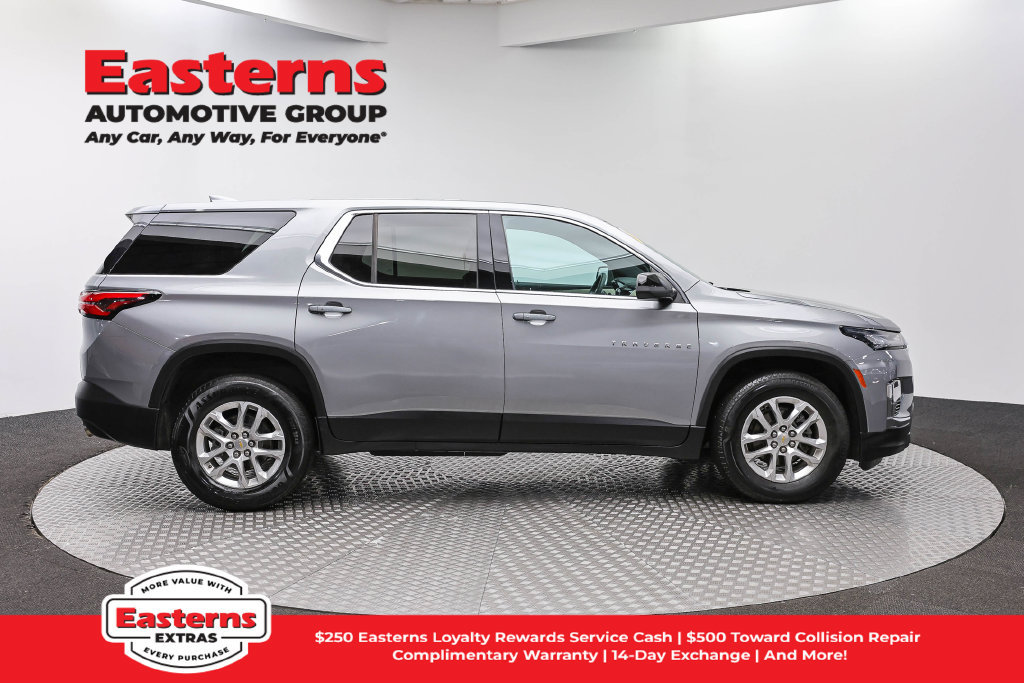 Used 2023 Chevrolet Traverse LS FWD image 5