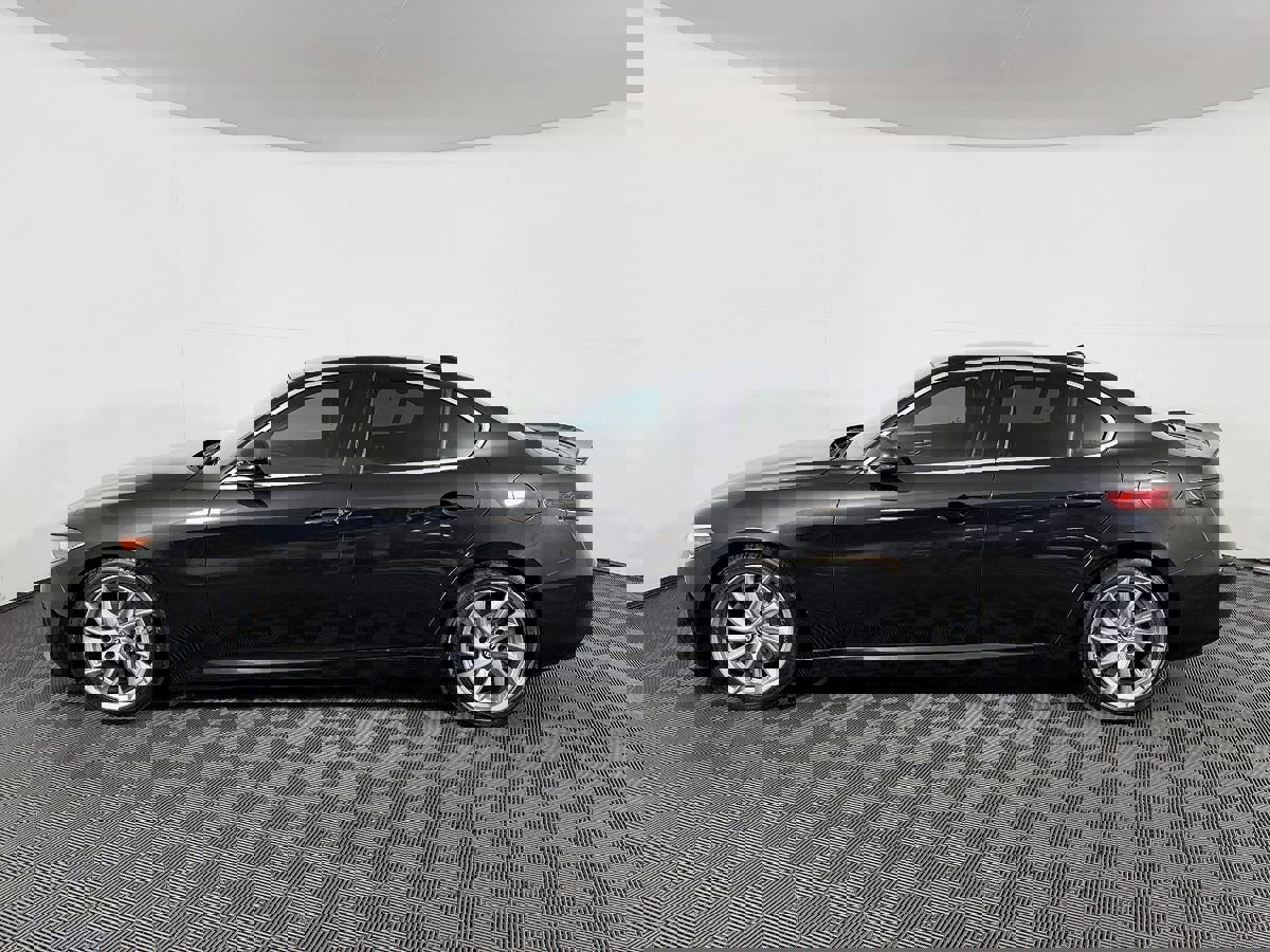 Used 2017 Alfa Romeo Giulia image 17