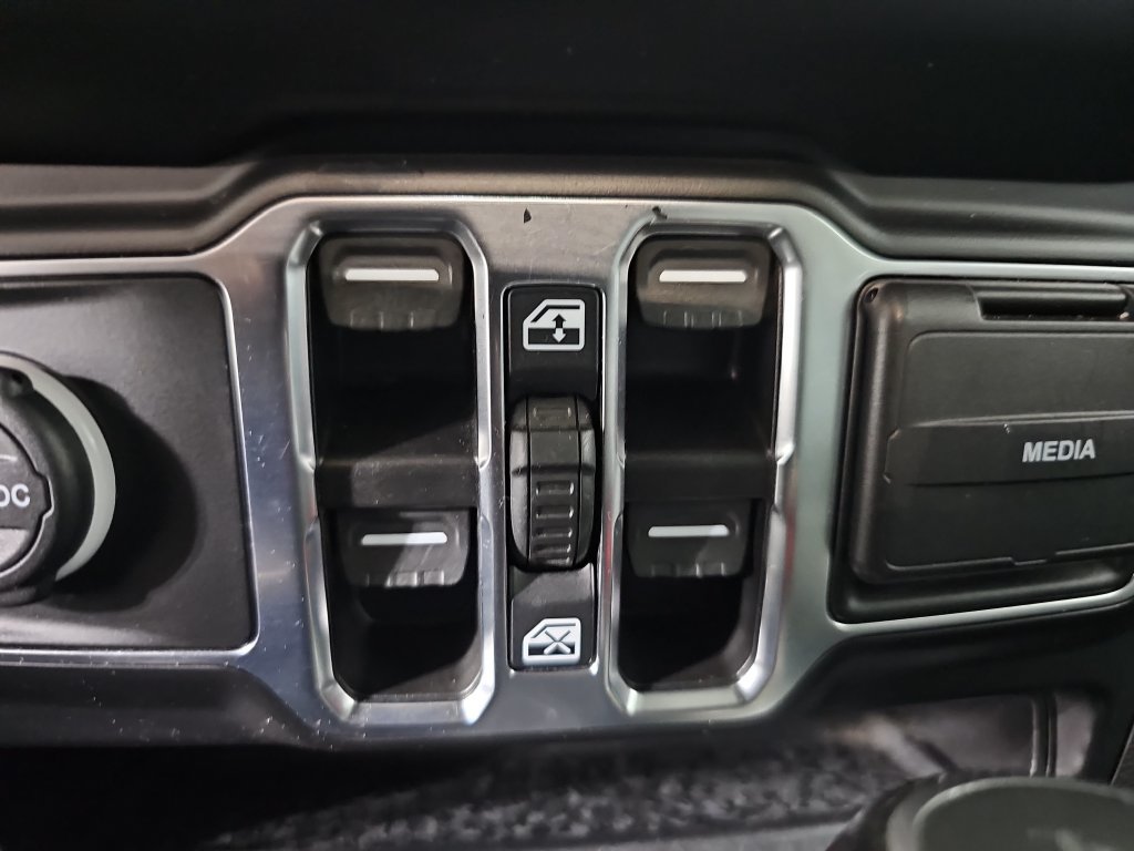 Used 2022 Jeep Wrangler Unlimited Sport AWD/4WD image 33