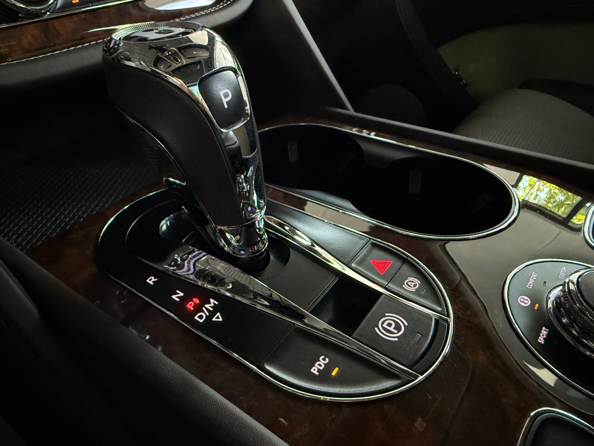 Used 2019 Bentley Bentayga AWD/4WD image 44