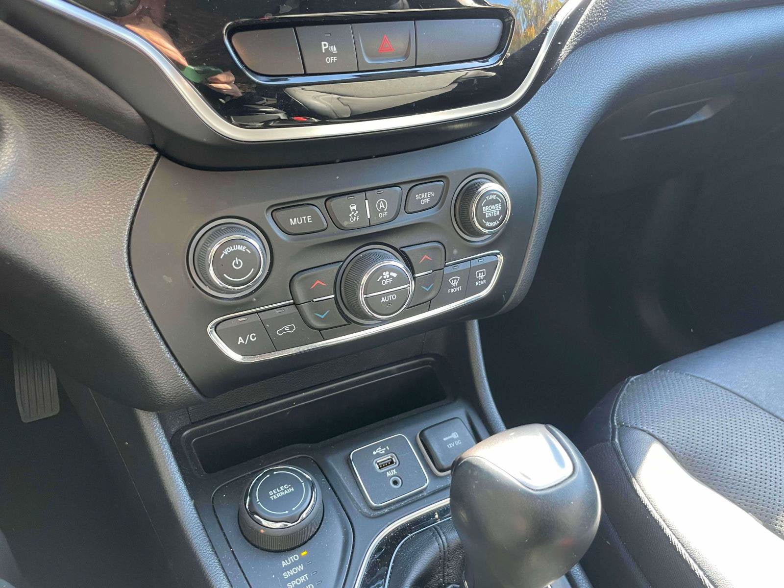 Used 2019 Jeep Cherokee Limited AWD/4WD image 25