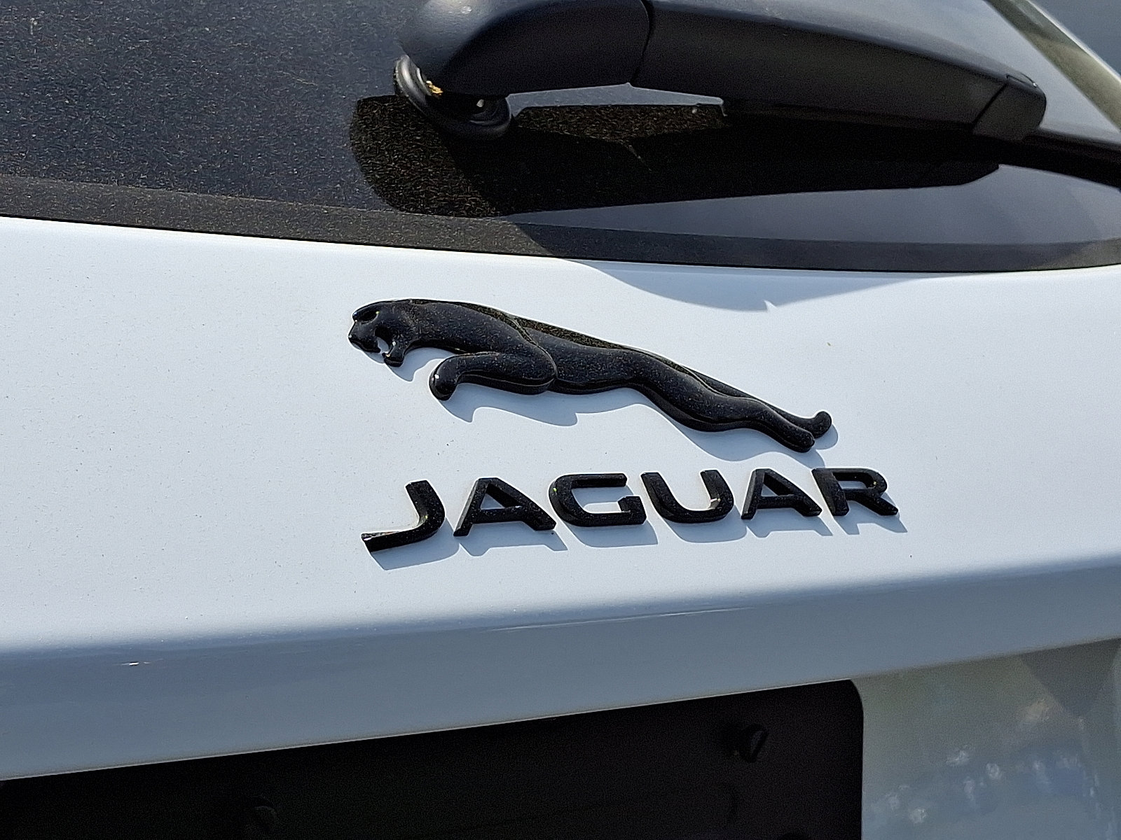 Certified 2024 Jaguar E-PACE R-Dynamic SE image 30