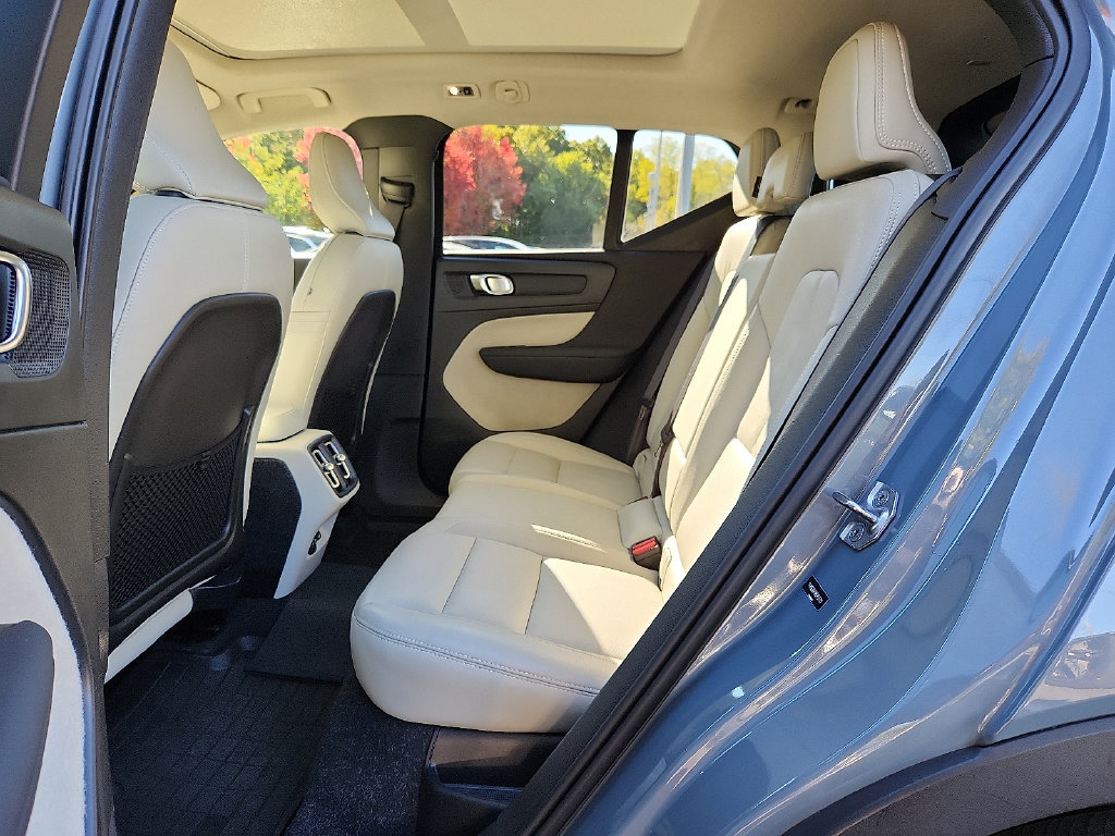 Used 2021 Volvo XC40 T5 Momentum w/ Premium Package AWD/4WD image 16