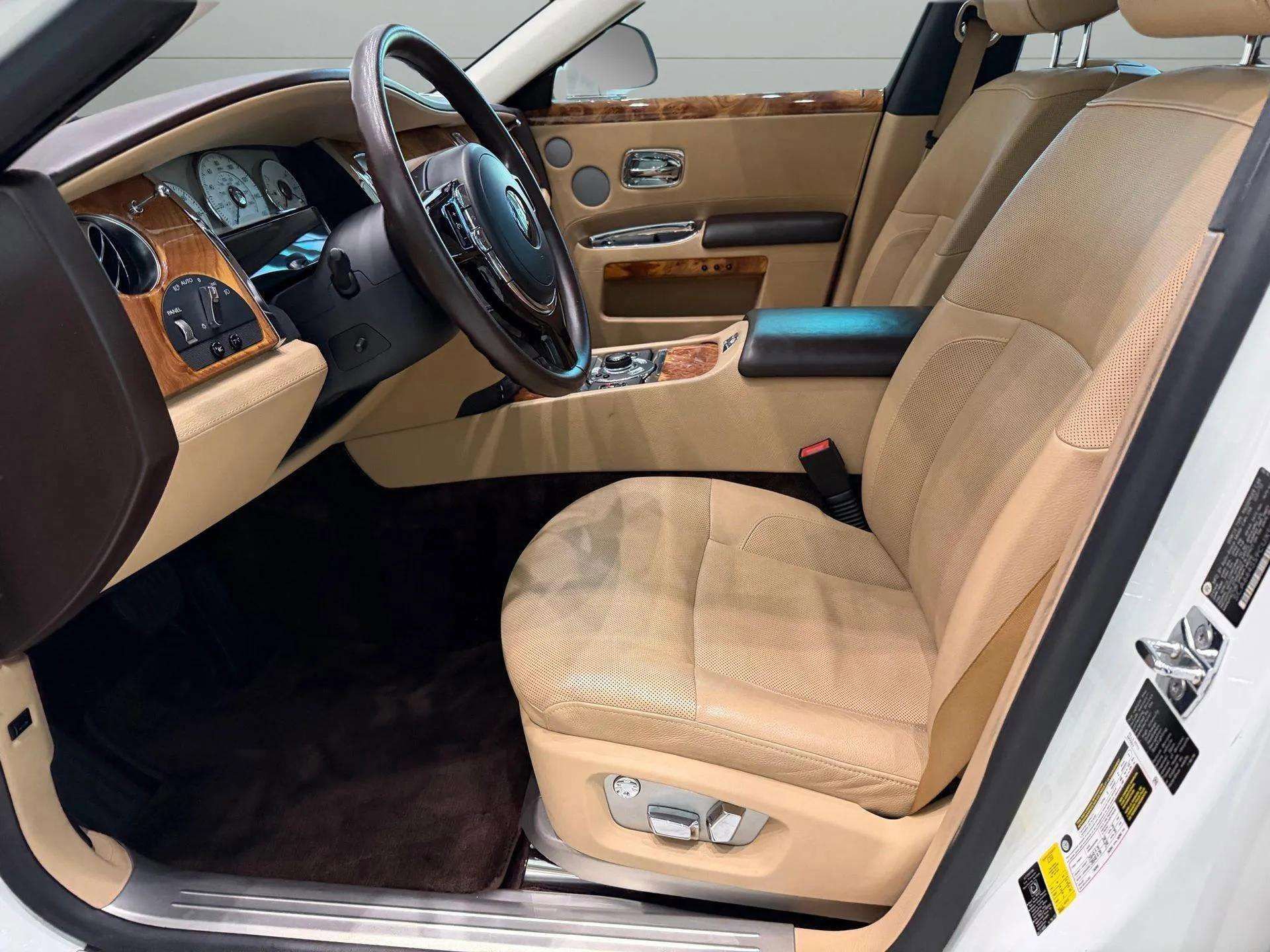 Used 2012 Rolls-Royce Ghost image 33