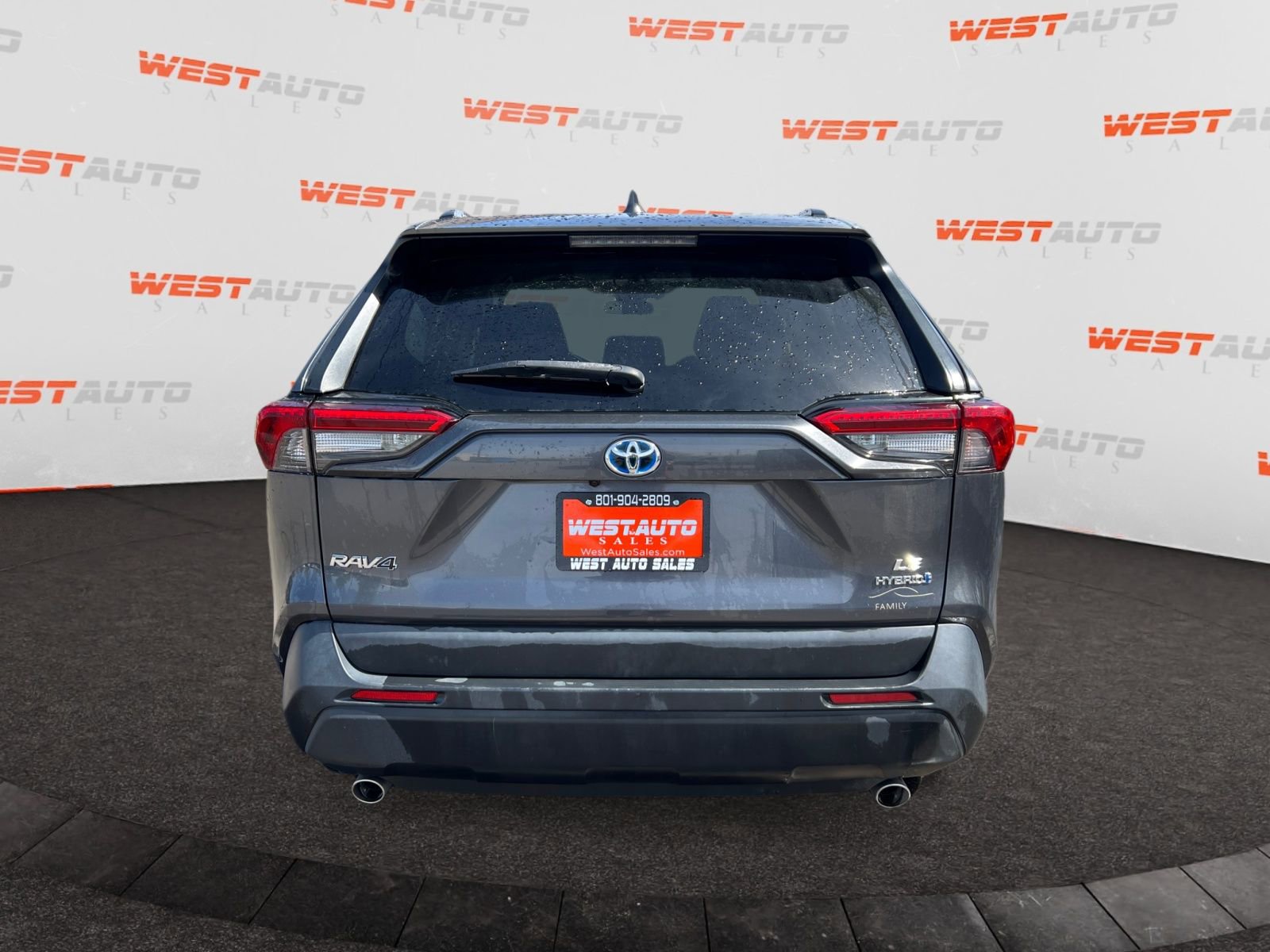 Used 2019 Toyota RAV4 LE w/ Carpet Mat Package image 4