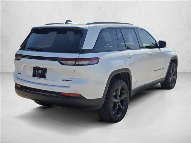Used 2025 Jeep Grand Cherokee Limited w/ Black Appearance Package AWD/4WD image 3