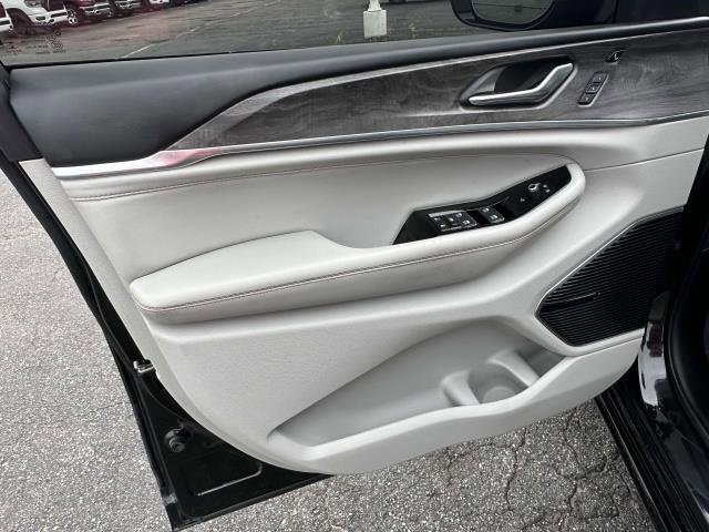 Used 2022 Jeep Grand Cherokee Overland image 17