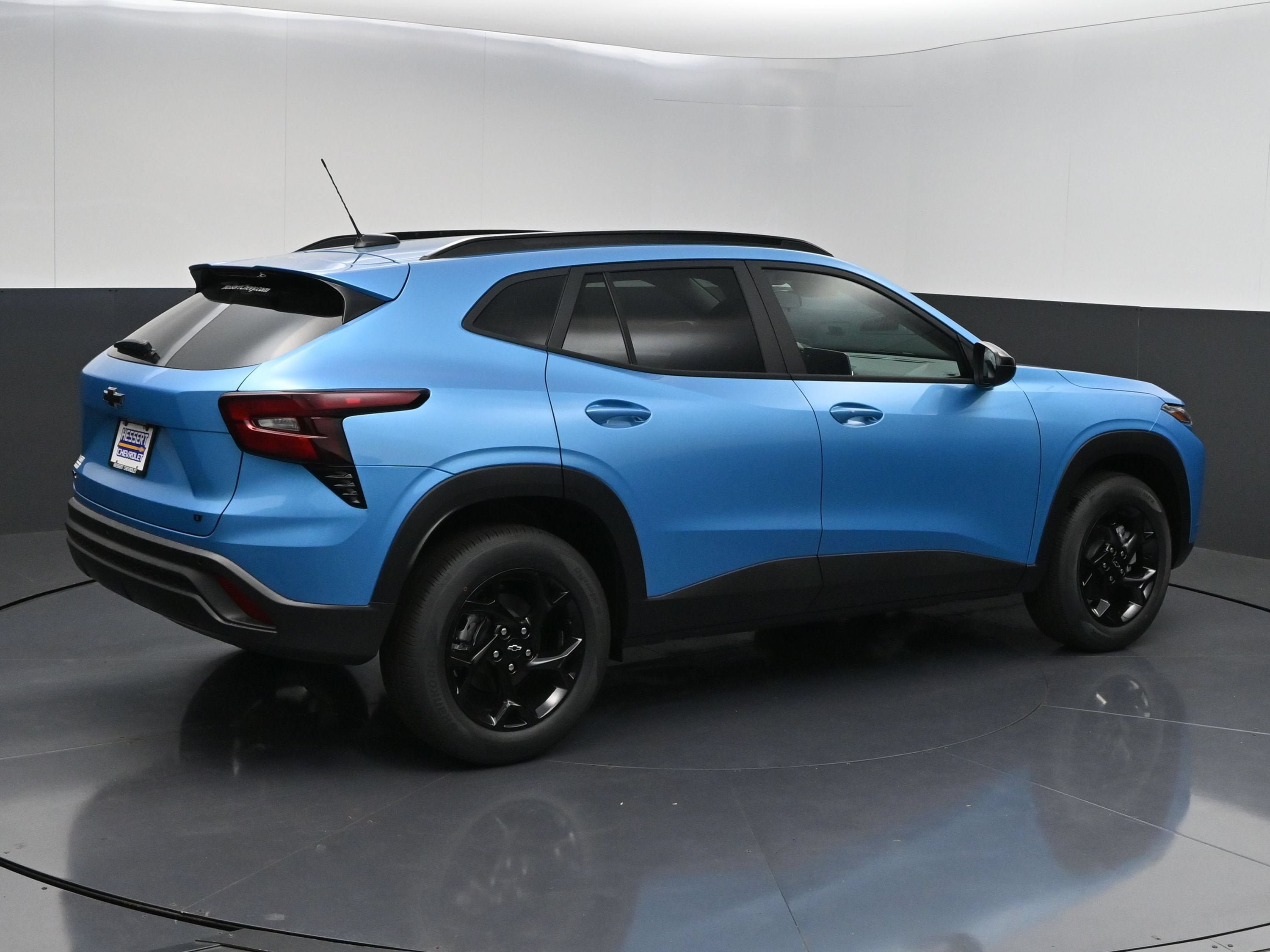 New 2026 Chevrolet Trax LT w/ Sunroof Package FWD image 8