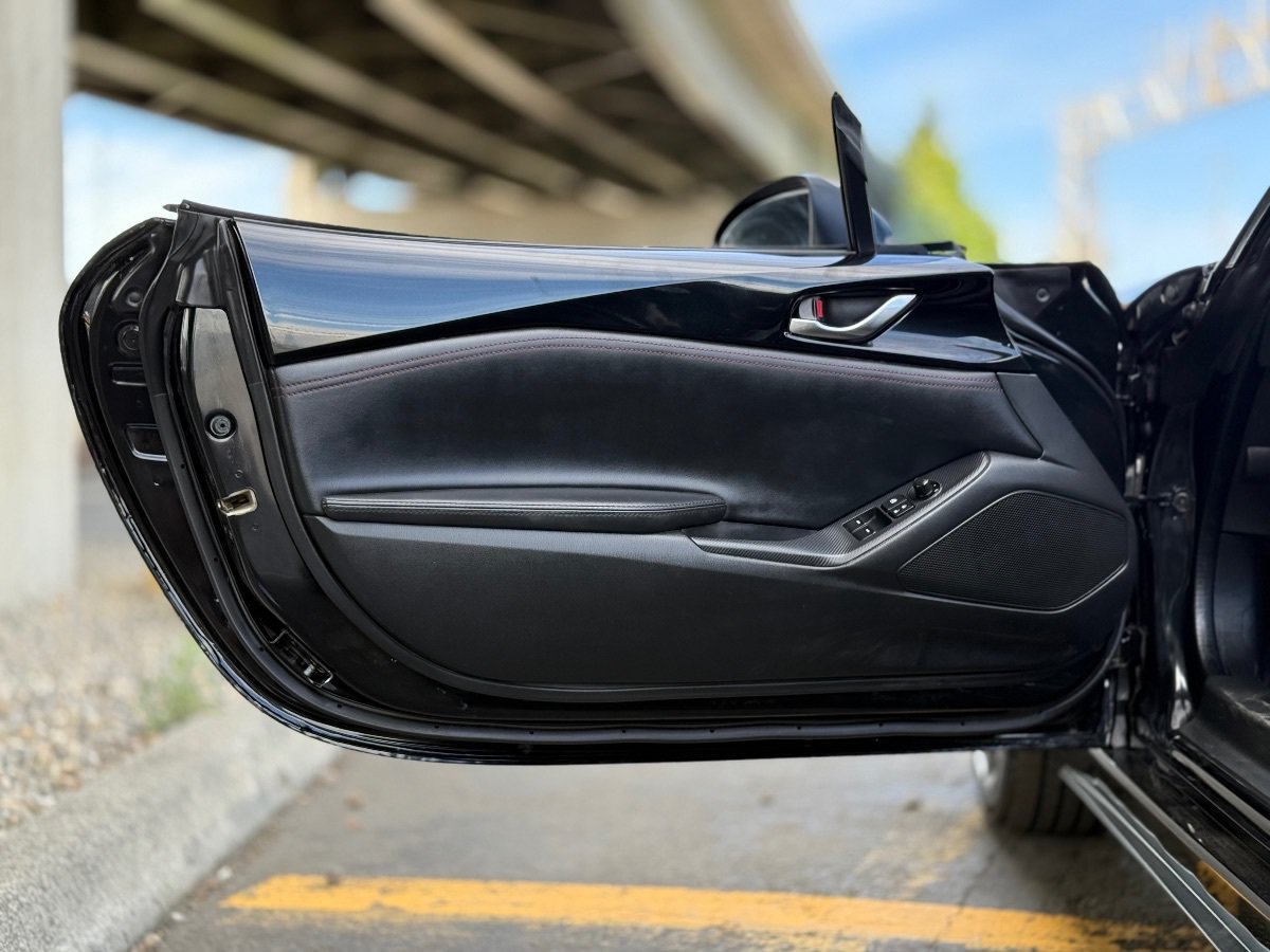 Used 2017 MAZDA MX-5 Miata Club RWD image 11
