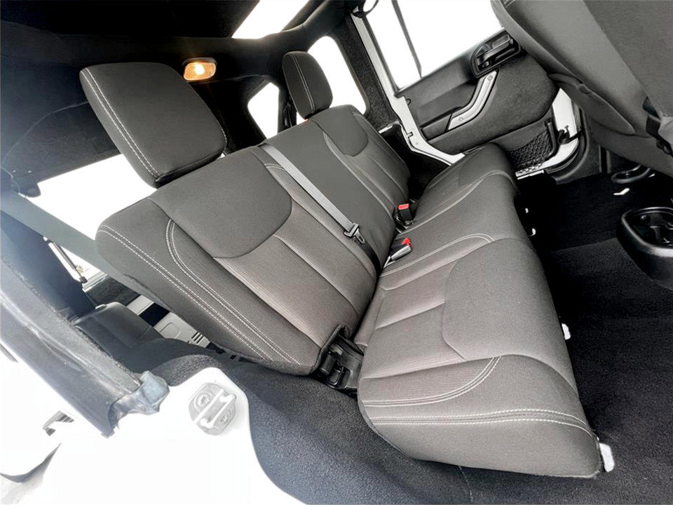 Used 2015 Jeep Wrangler Unlimited Sahara w/ Connectivity Group image 13