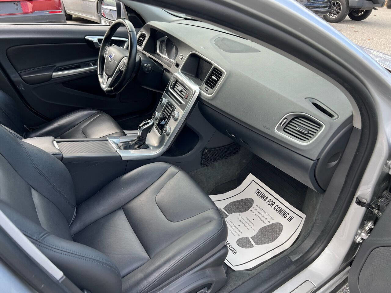 Used 2018 Volvo S60 T5 Inscription image 10