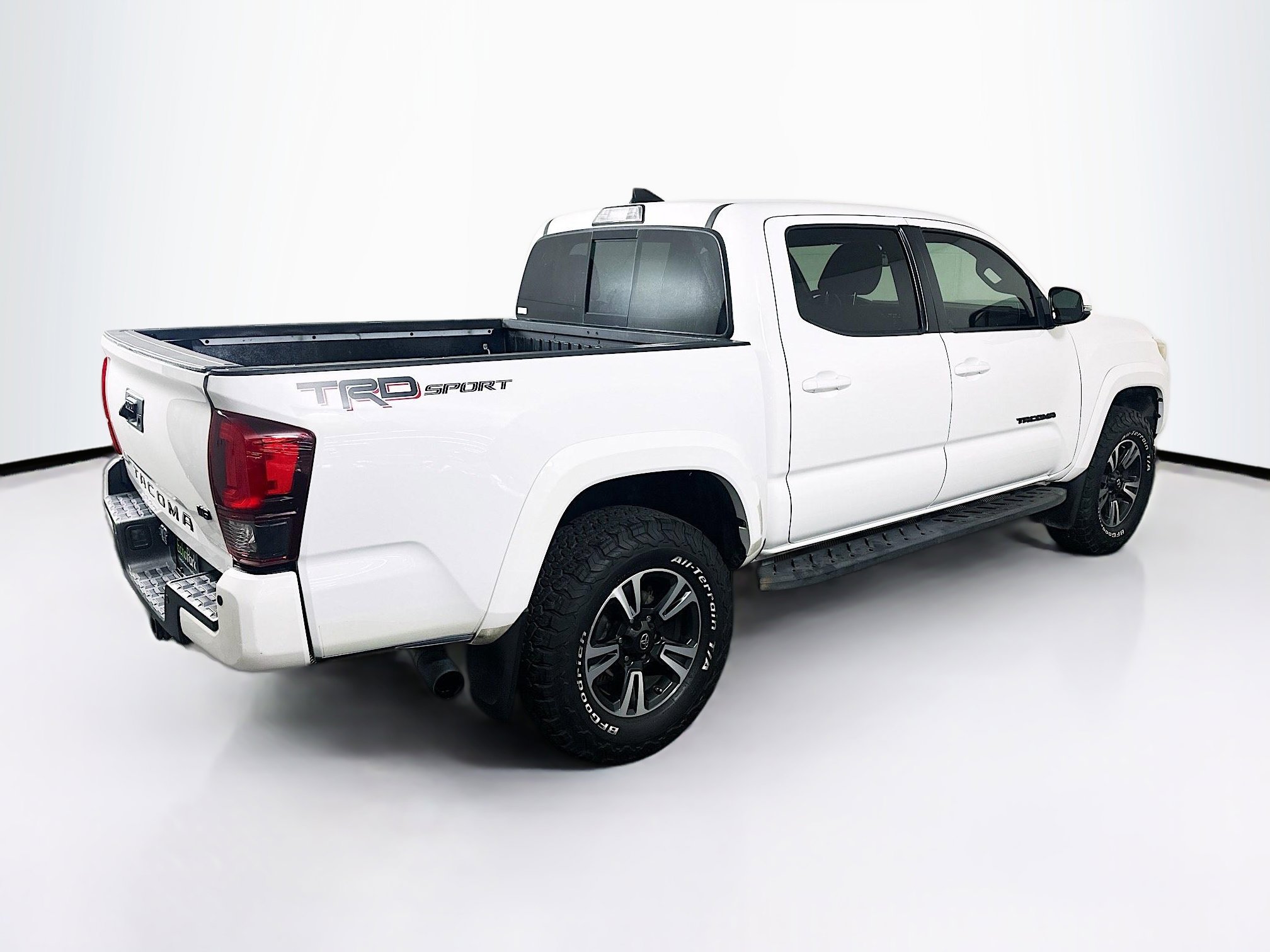 Used 2018 Toyota Tacoma TRD Sport w/ Technology Package RWD image 9