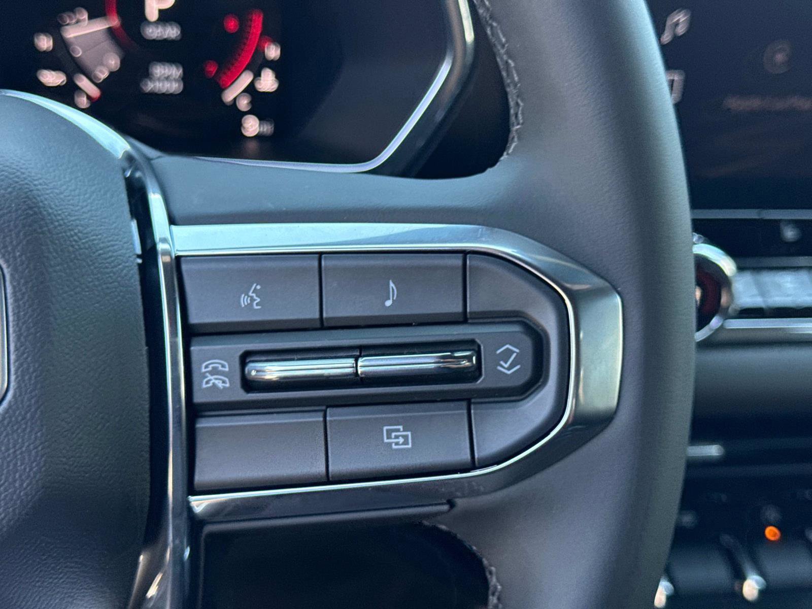 New 2025 GMC Canyon Elevation w/ Convenience Package image 12