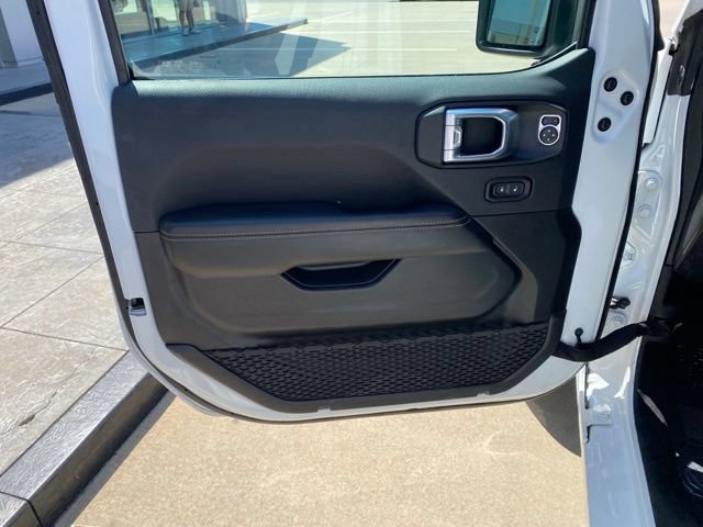 Used 2025 Jeep Wrangler Unlimited Sahara AWD/4WD image 14