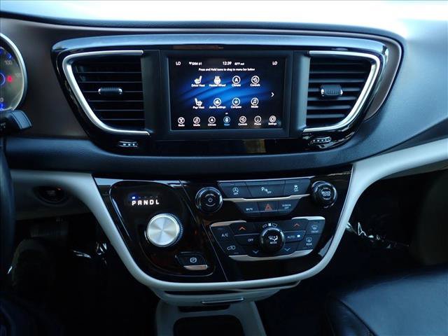 Used 2019 Chrysler Pacifica Touring-L FWD image 17