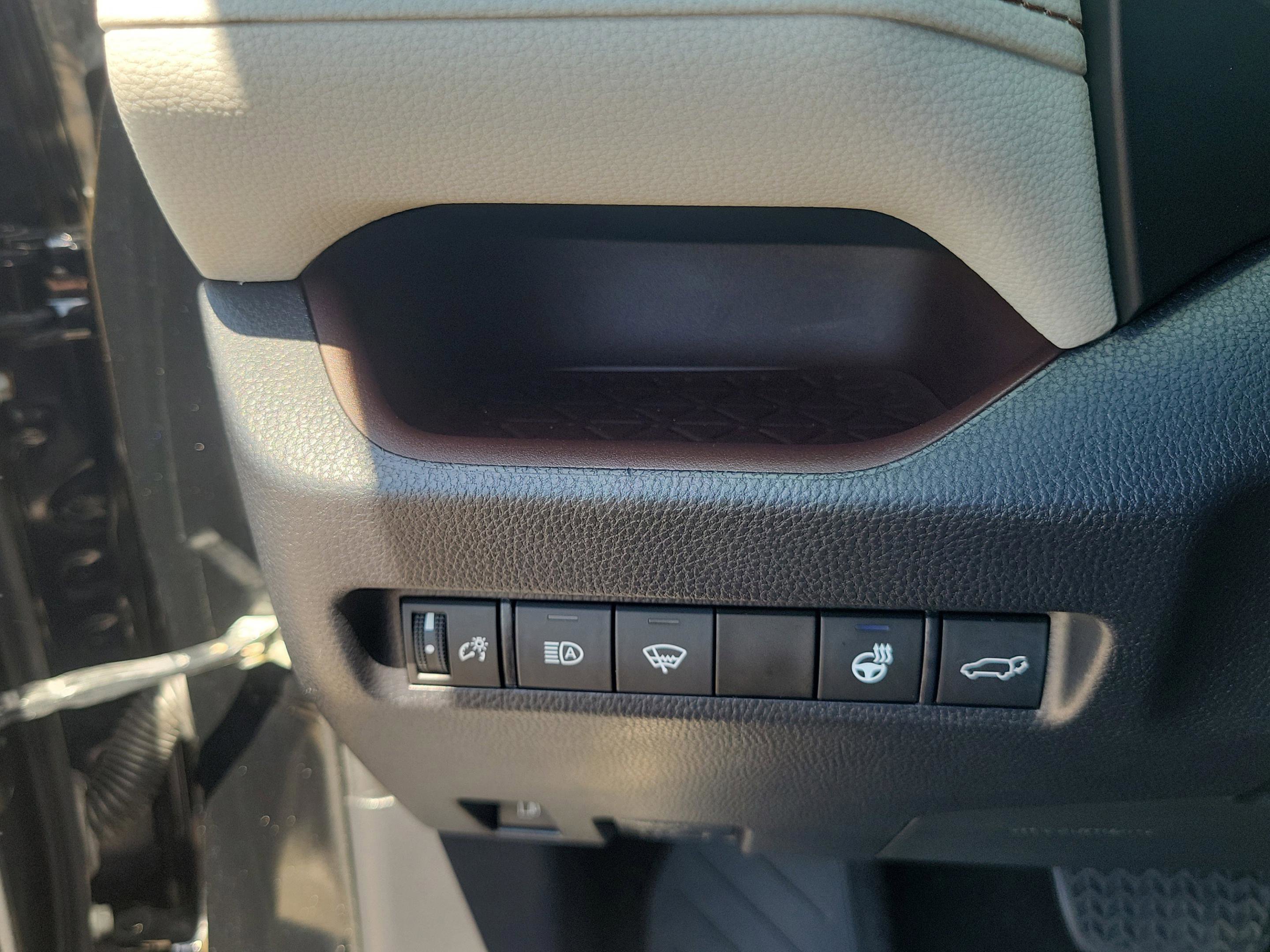 Used 2020 Toyota RAV4 Limited w/ Limited Grade Weather Package AWD/4WD image 27