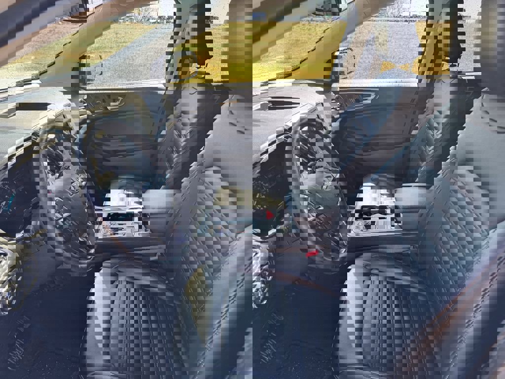 Used 2024 Ford Edge SEL image 9