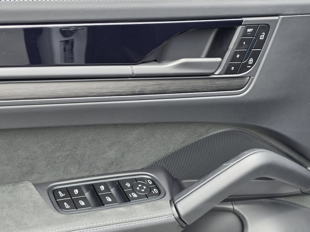 New 2026 Porsche Cayenne GTS AWD/4WD image 24