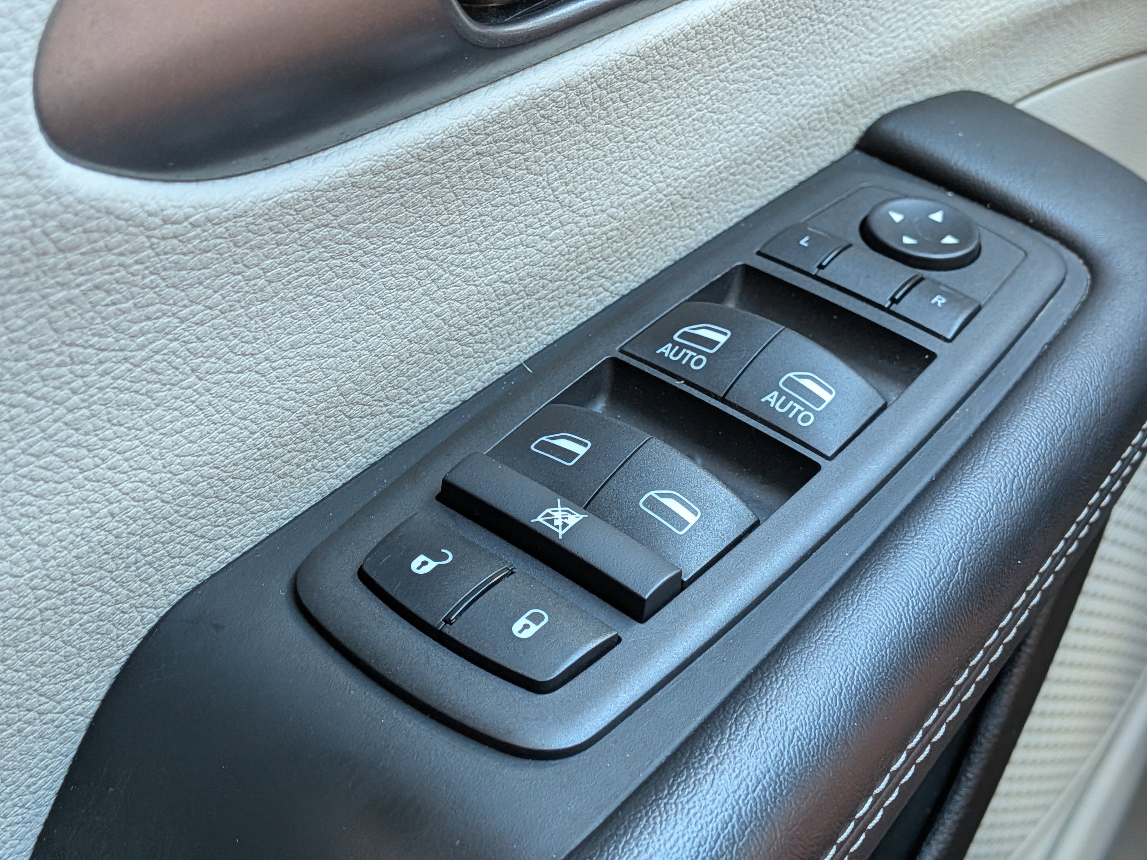 Used 2024 Chrysler Pacifica Touring-L image 24