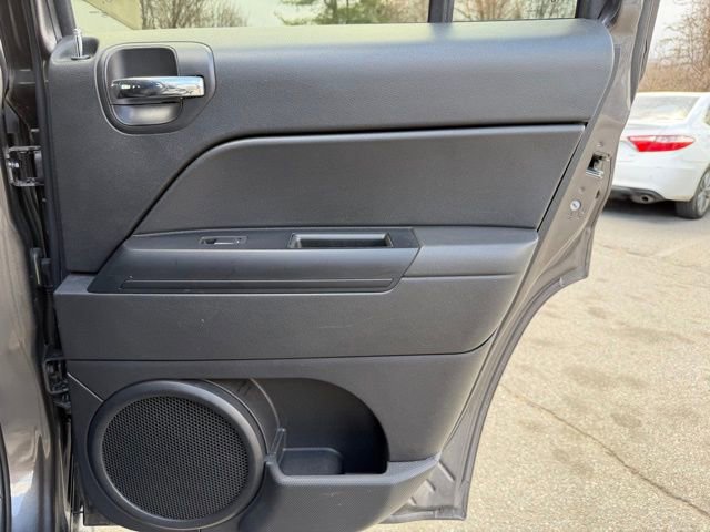 Used 2016 Jeep Patriot Latitude image 33