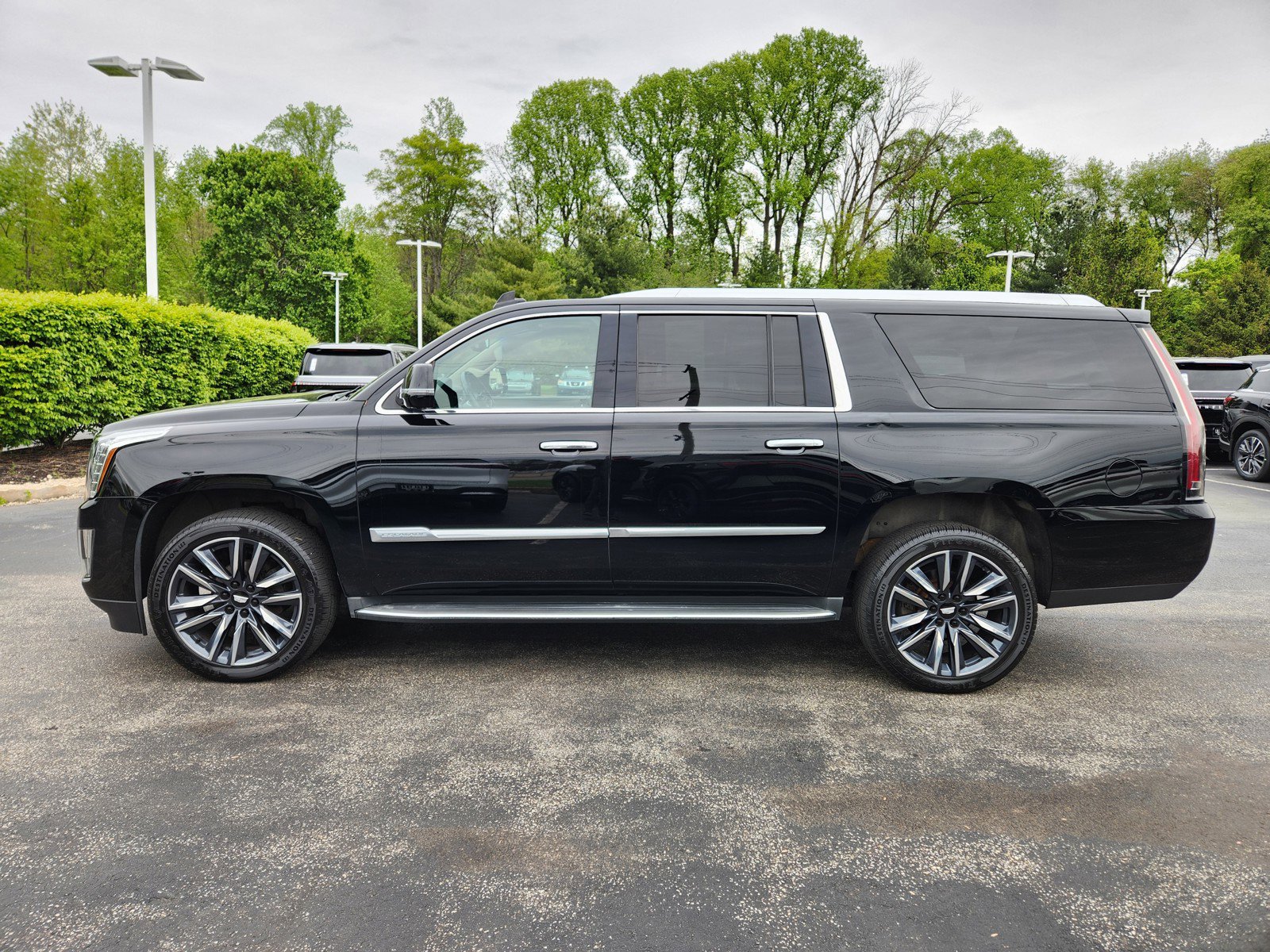 Used 2016 Cadillac Escalade ESV Luxury AWD/4WD image 5