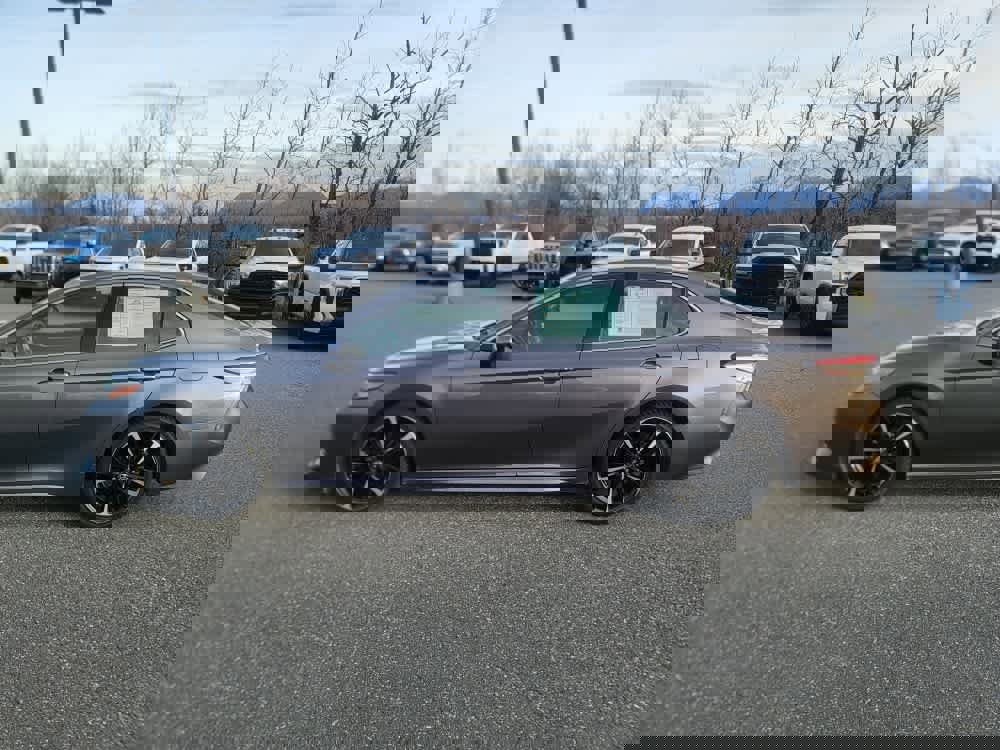 Used 2019 Toyota Camry XSE image 2