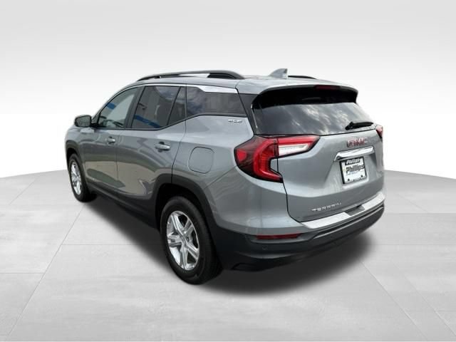 Used 2023 GMC Terrain SLE w/ Driver Convenience Package FWD image 10