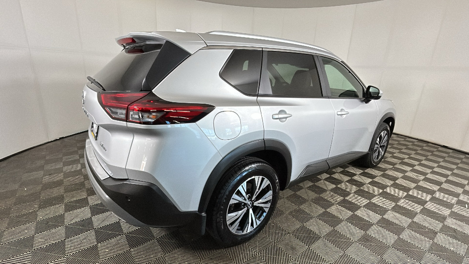 Used 2023 Nissan Rogue SV w/ SV Premium B Package AWD/4WD image 3