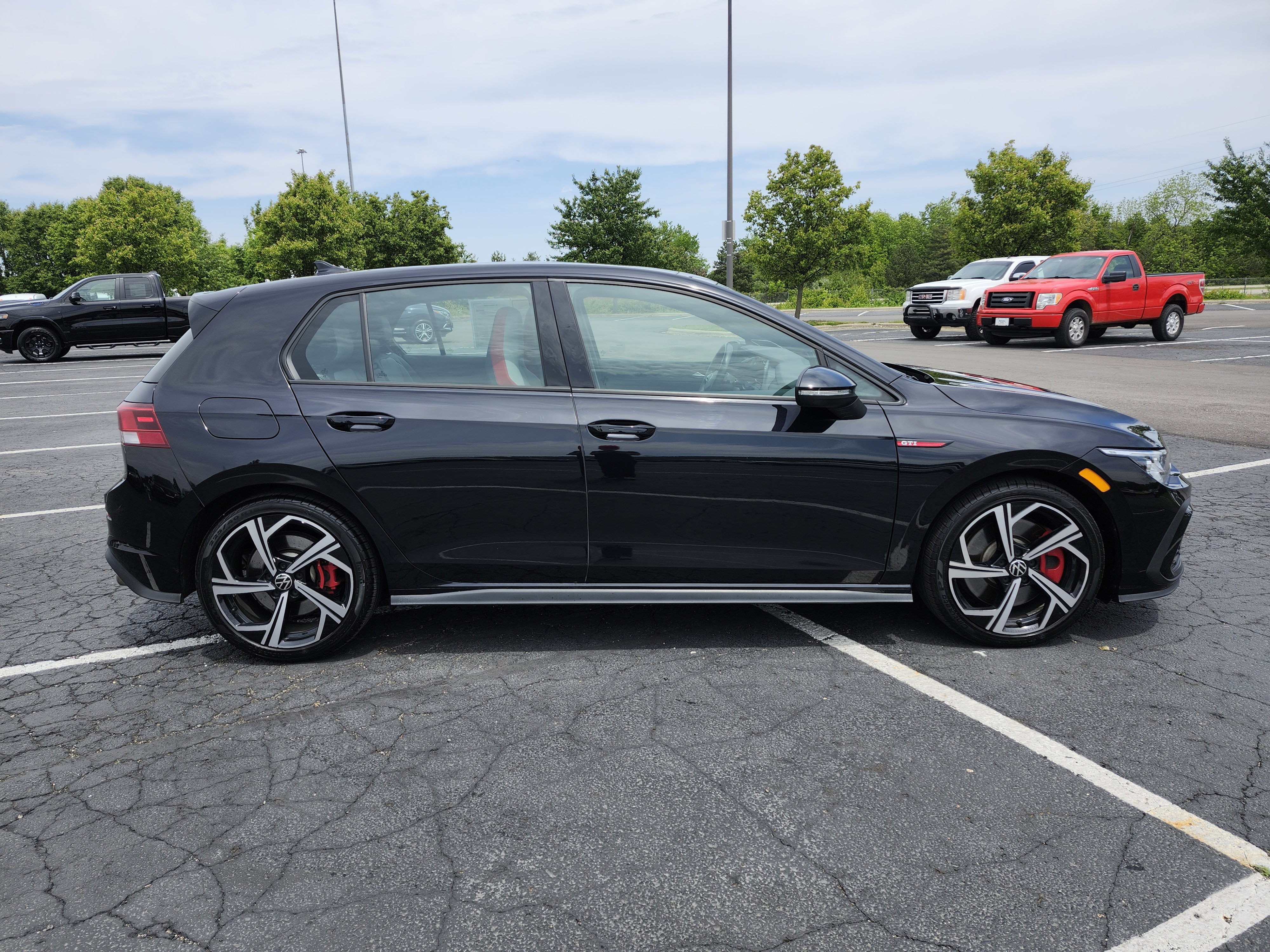 Used 2024 Volkswagen GTI SE FWD image 19