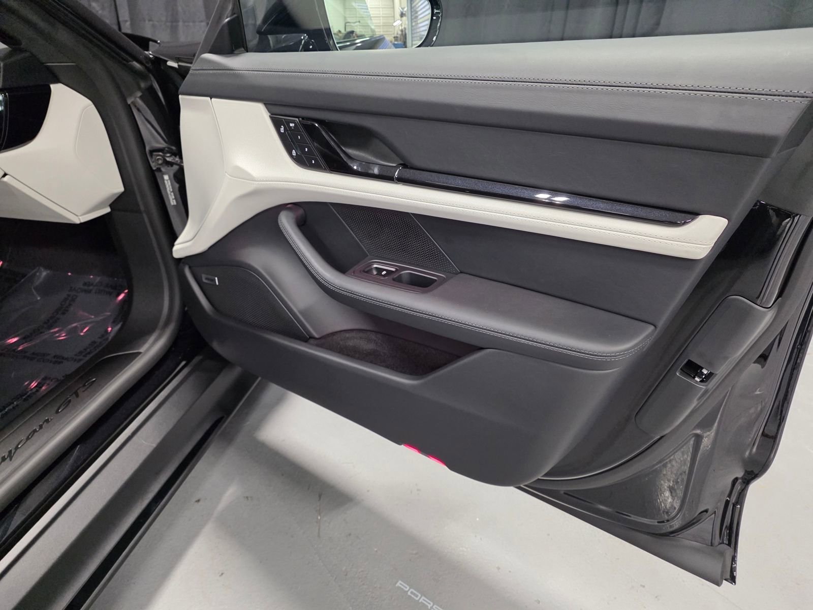 New 2026 Porsche Taycan GTS image 34