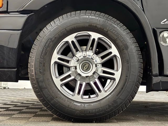 Used 2020 Chevrolet Express 2500 w/ Enhanced Convenience Package image 17