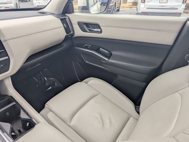 Used 2023 Nissan Pathfinder SL image 16