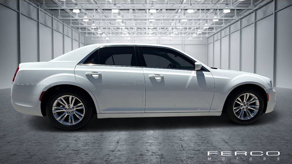 Used 2018 Chrysler 300 Touring L RWD image 6