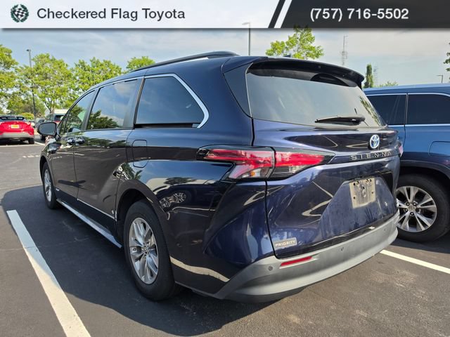Used 2021 Toyota Sienna XLE w/ XLE Plus Package FWD image 4