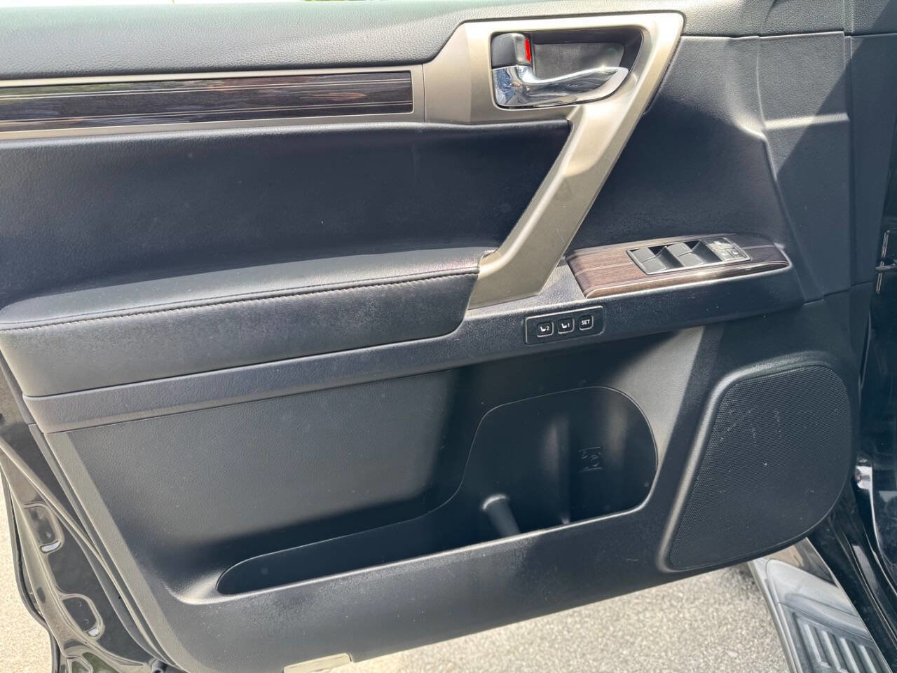 Used 2020 Lexus GX 460 Premium w/ Premium Package image 18