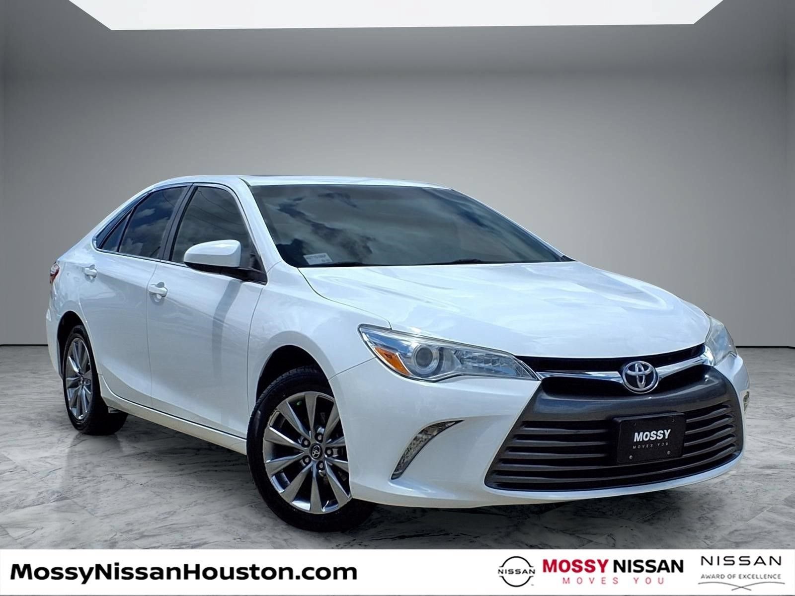 Used 2017 Toyota Camry XLE FWD image 1