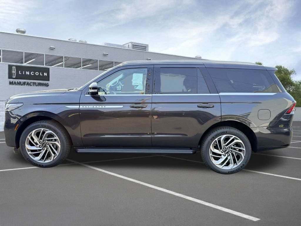 New 2027 Lincoln Navigator Premiere AWD/4WD image 4