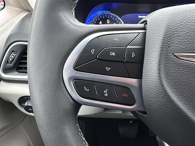 Used 2024 Chrysler Pacifica Touring-L FWD image 19